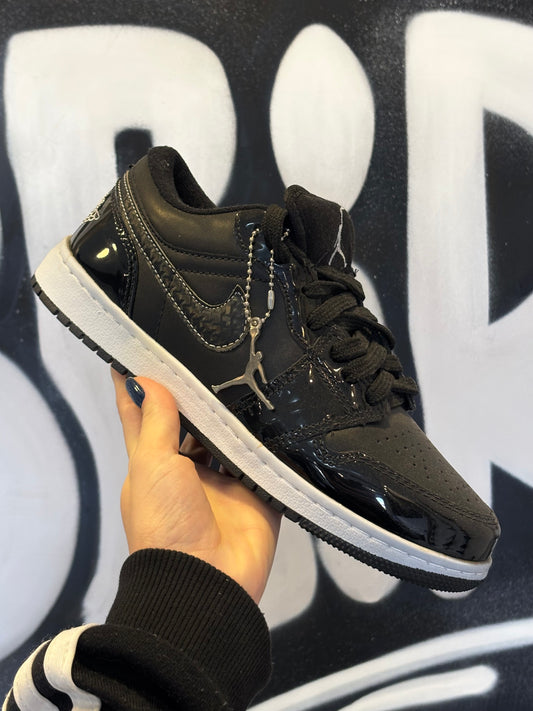 NIKE JORDAN
