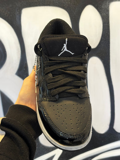NIKE JORDAN