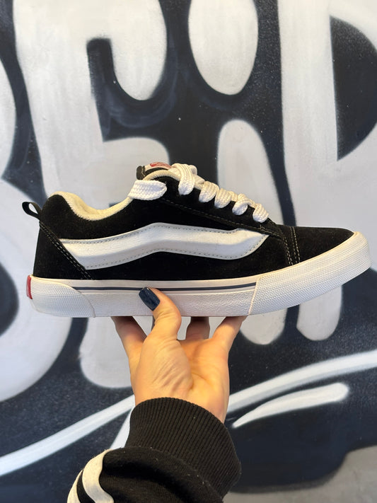 VANS KNU