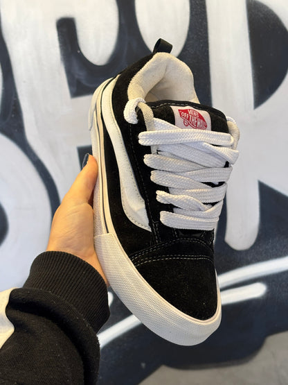 VANS KNU