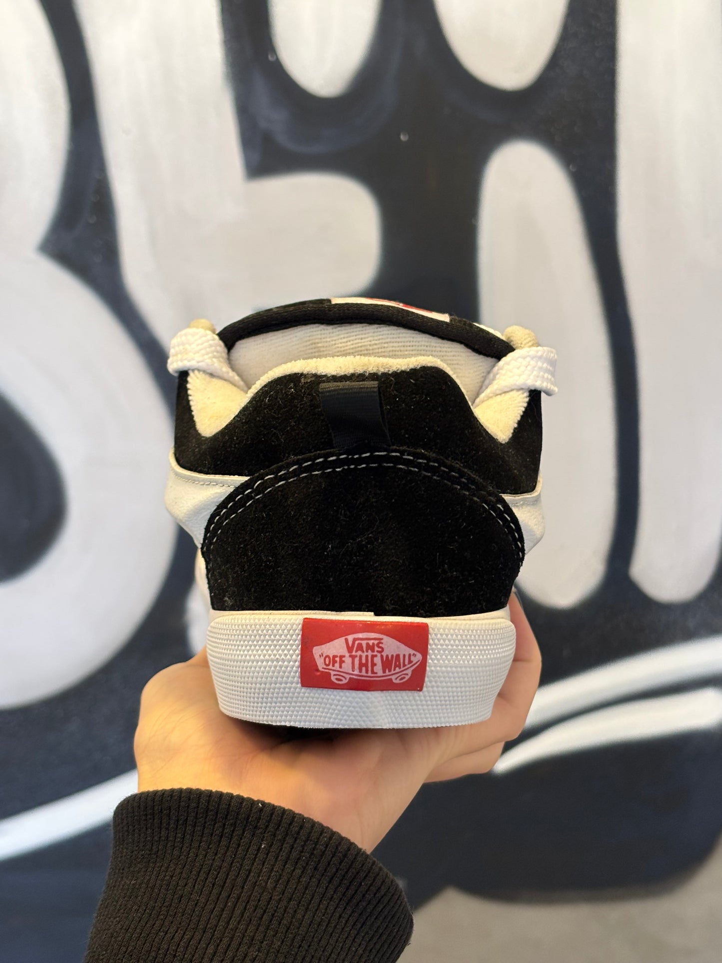 VANS KNU